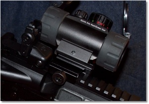 The UTG SCP-RG40CDQ Sight Viewed from the Right Side