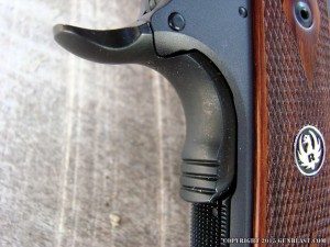 Extended Beaver-Tail Grip Safety with Memory Bump
